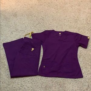 Wonder Wink scrub set